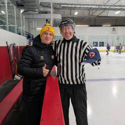 Auch der Referee bekommt ein Geschenck