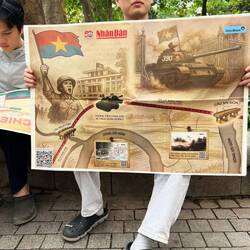 Ce matin, une très longue file d'attente pour le tirage spécial Libération.