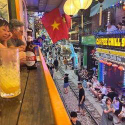 Bière fraîche en attendant le train (on a pris des places en hauteur, c'est plus sûr!)