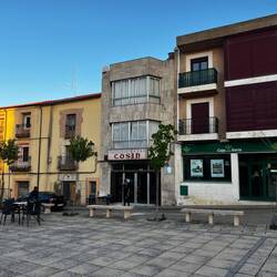 Dann freudige Überraschung nach 50km Gegenwind. Das Restaurant Cosin hat Zimmer