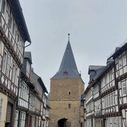 Wuchtige Stadtmauer