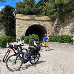 Vor einem der vielen Tunnels