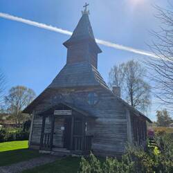 ..und eine ganz aus Holz..