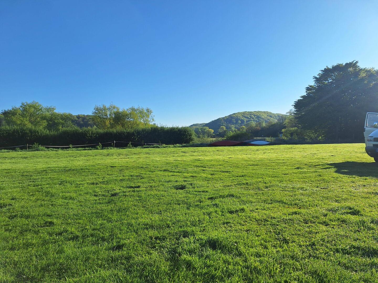 Blick vom Frühstückstisch Richtung Ruhr und Ruhrtalweg