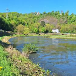 Leinpfad mit Blick auf die Ruine Burg Isenberg