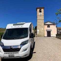 Parkplatz vor de Chile, die isch leider zue