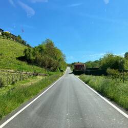 also wiiter, Hügel uf und ene wieder abe mit mänge Spitzchehre