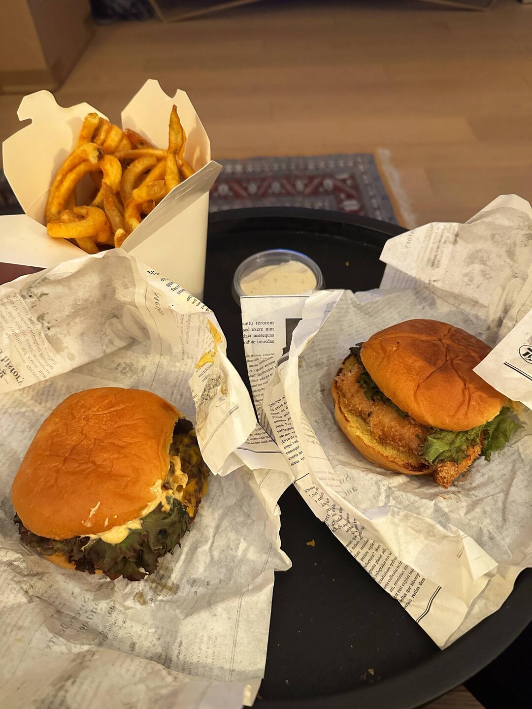 Wieder zurück in München habe ich mir erstmal ein fettiges Essen gegönnt! Alles meins 😅