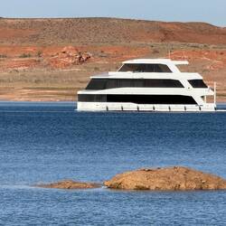 Triple decker houseboat coming into Bullfrog Bay