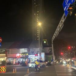 au 24ème de cet immeuble