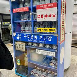 Notfall Equipment in jeder U-Bahn Station 😵‍💫💨