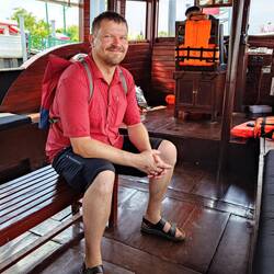 Sieht man eigentlich, dass uns warm ist? 😎 (... dem Bootsmann übrigens auch 🥵)