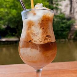 Kokusnusskaffee, herrlich erfrischend und wieder echt gut hier.