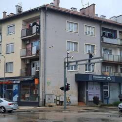 An vielen Häusern sind Einschusslöcher zu sehen