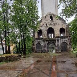 Durch die Alliierten wurde 1944 die Kirche zerstört