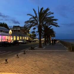 quattro passi al lungomare...buonanotte😴