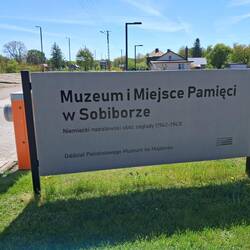 Niestety poniedziałek....muzeum było zamknięte