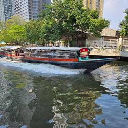Public transport along the canals
