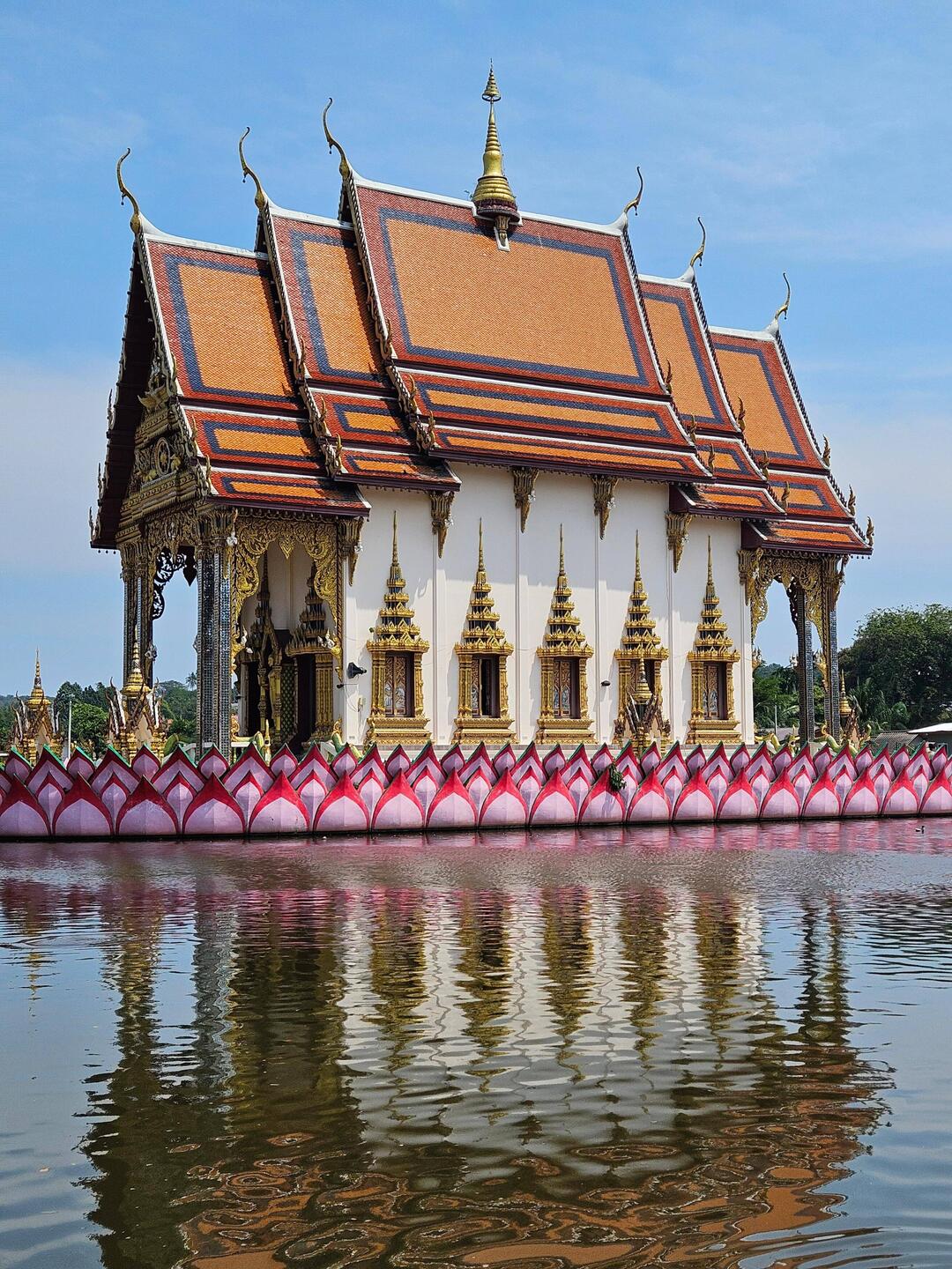 Wat Plai Laem
