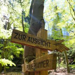 ..in Richtung Aussichtspunkt und somit..