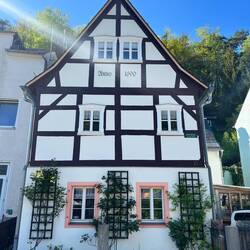 ..Johnny am Campingplatz noch genügend Erholung bekommt.