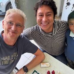 Gustavo trainiert Kinder im Schachspiel, und hat mich spontan zu einer Partie eingeladen ... 😊