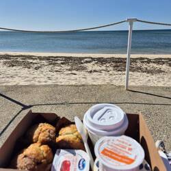 Kleines aber feines Frühstück am Strand