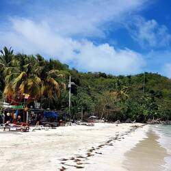 Rahel says: "in the sea you feel like in a bathtub". 28 degrees Celsius.