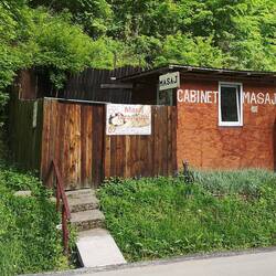 An diesen Thermalbassins stehen einige sicher vertrauenserweckenden Massagesalons