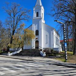 Eher schlichte Kirche