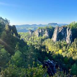 ..von dieser Kulisse umgeben wird.