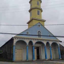 Chonchi, leider viele Drähte im Weg