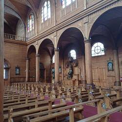 Innen warmes Holz ohne Bemalung