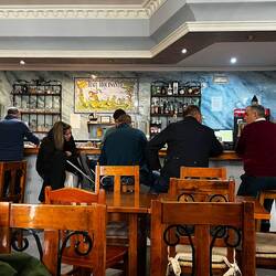 Hier genossen wir ein ausgiebiges Frühstück während es draußen mal wieder regnete.