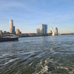Beim Anlegen beeindruckt uns die Silhouette von Rotterdam