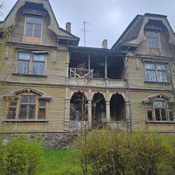 Tolles Haus mit Renovierungsbedarf.