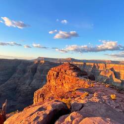 Skały wyrzeźbione na pamiątkę bogactwa naturalnego
