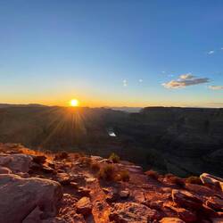 Zachód słońca nad kanionem