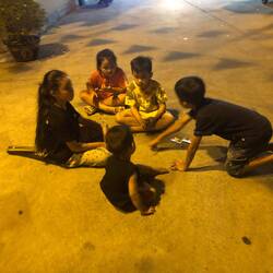 jeu vespéral dans les ruelles