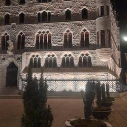 Casa Botines by night