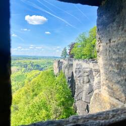 ..östlichen Seite der Festungsmauer.