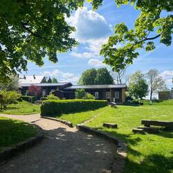 Im Inneren der Festungsanlage befinden sich neben mehreren Gärten, auch Museen, Kirchen..