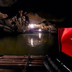 Dann weiter mit dem Boot durch Höhle 1.