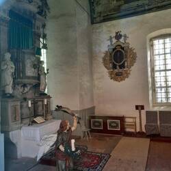 Ostramondra, Schlosskirche, Taufengel