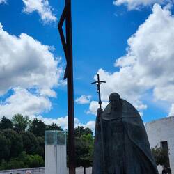 People still leave flowers for him