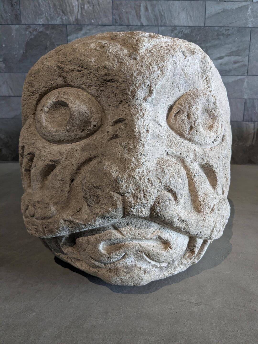 All this was found in the tempels/ruins, but is now stored in museums