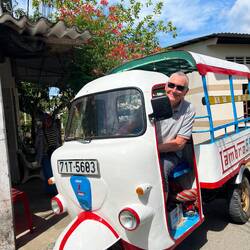 Notre nouveau conducteur de tuk tuk!