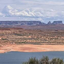 I te płaskie wzgórza na horyzoncie wszędzie