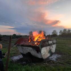 Ostramondra, Maifeuer