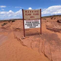 Ostrzeżenia są. Wyjść ewakuacyjnych z kanionu nie ma